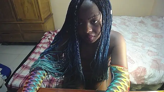 Snapshot of _Zooee chatting on 03.04.25 Zooee online show from 03.04.25