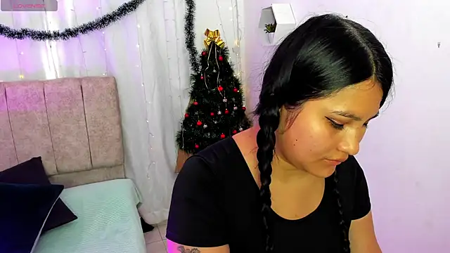 Little Ivy online show from 12.21.24