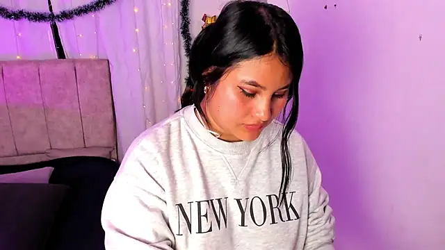 Little Ivy online show from 01.02.25