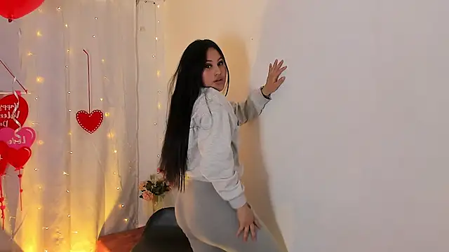 Little Ivy online show from 02.17.25