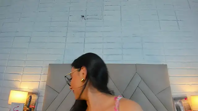 Snapshot of Isis_Osman chatting on 03.14.25 Isis Osman online show from 03.14.25
