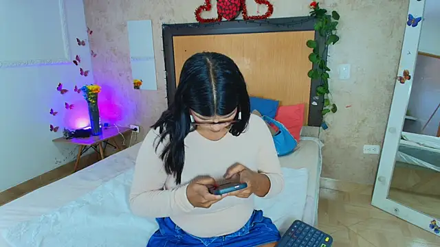 Snapshot of mialopez52 chatting on 07.08.26 mialopez52 online show from 07.08.26
