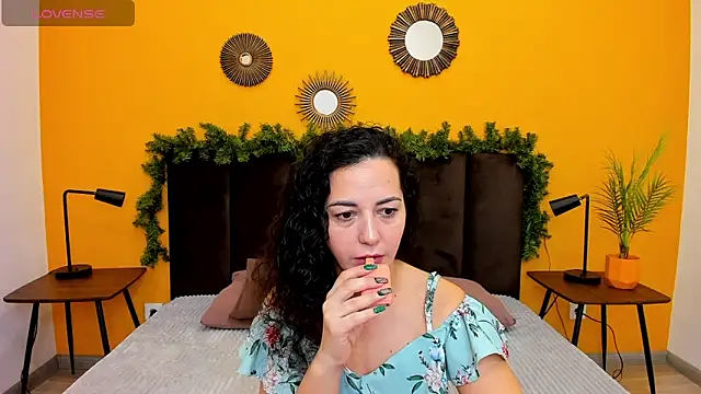 Linda Insatiable online show from 01.11.25