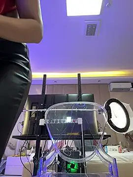 Denise Taylor online show from 01.05.25