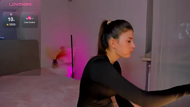 Laura Leee online show from 02.18.25