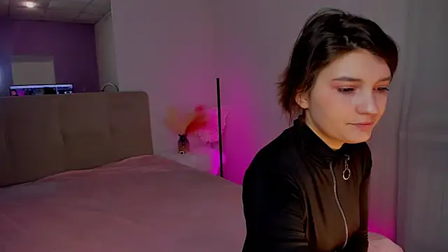 Laura Leee online show from 02.21.25