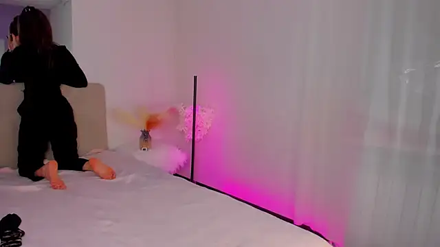 Laura Leee online show from 03.07.25