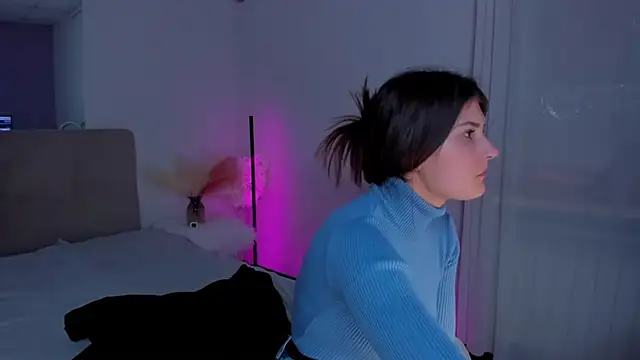 Laura Leee online show from 03.18.25