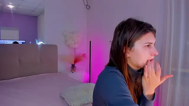 Laura Leee online show from 03.20.25