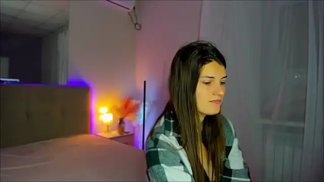 Laura Leee online show from 09.25.25