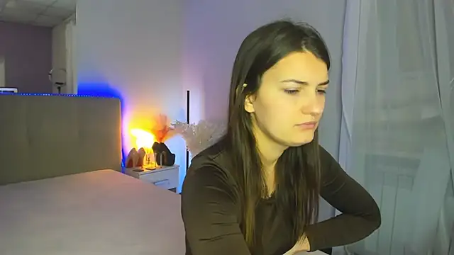 Laura Leee online show from 12.05.25