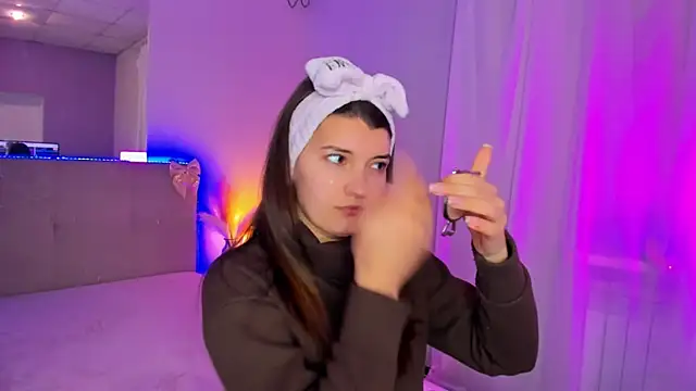 Laura Leee online show from 04.09.26