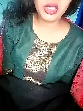 Snapshot of Miss-Siyaa chatting on 12.15.24 Miss-Siyaa online show from 12.15.24
