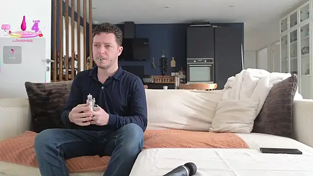 Snapshot of Luxymin34 chatting on 02.14.25 Luxymin34 online show from 02.14.25