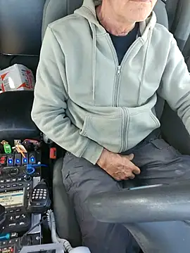 Snapshot of vanscr1 chatting on 03.05.25 vanscr1 online show from 03.05.25