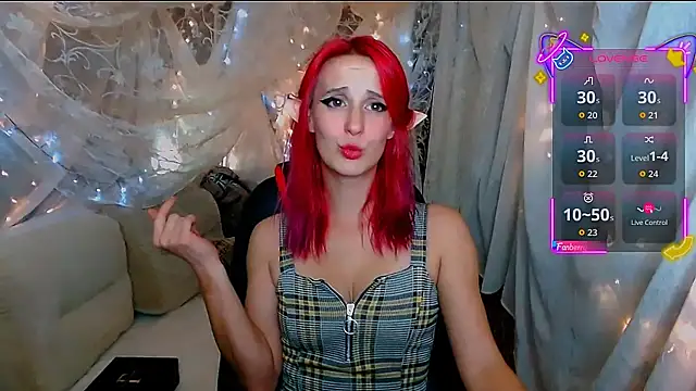 Snapshot of AgathaNoxe chatting on 10.10.25 AgathaNoxe online show from 10.10.25