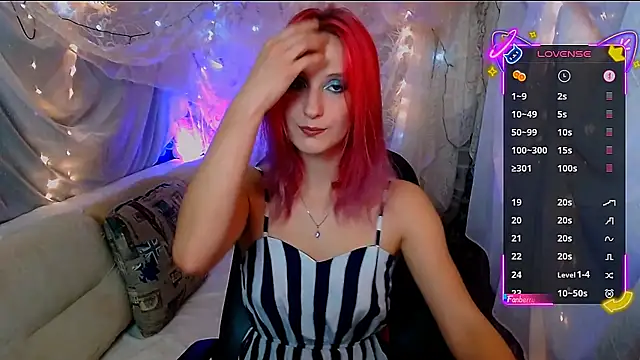 Snapshot of AgathaNoxe chatting on 10.19.25 AgathaNoxe online show from 10.19.25