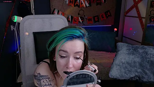 Snapshot of Cumpotik_Eve chatting on 11.22.25 Cumpotik Eve online show from 11.22.25