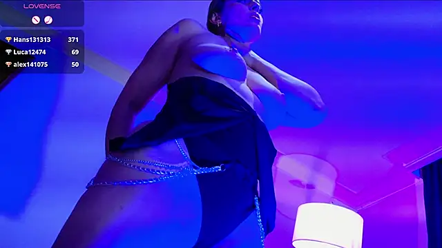 Snapshot of Lizzymontanaa chatting on 12.30.24 Lizzymontanaa online show from 12.30.24