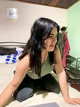 Snapshot of emiliaharper408 chatting on 12.04.24 emiliaharper408 online show from 12.04.24