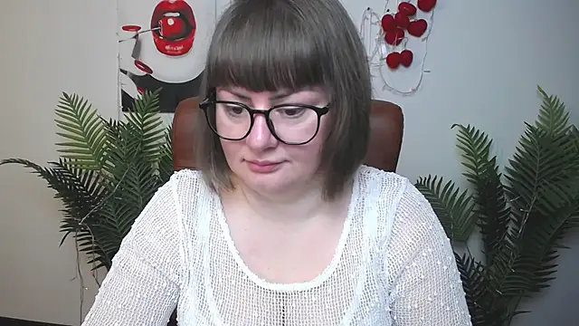 Snapshot of ZannaDreil chatting on 05.13.26 ZannaDreil online show from 05.13.26