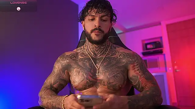 Snapshot of mariano_costa chatting on 10.28.25 mariano costa online show from 10.28.25