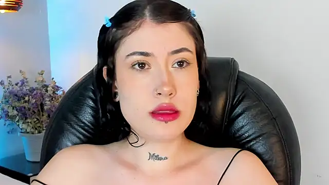 Snapshot of melody_suarez chatting on 12.19.24 melody suarez online show from 12.19.24