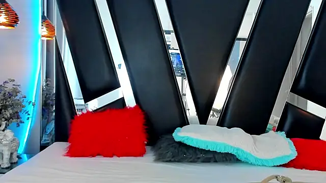 Snapshot of melody_suarez chatting on 12.31.24 melody suarez online show from 12.31.24