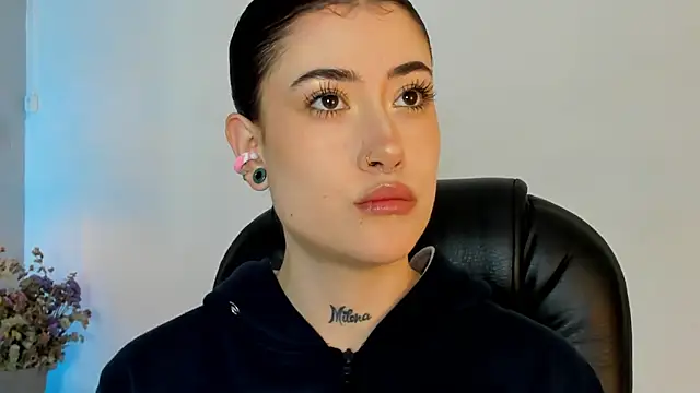 Snapshot of melody_suarez chatting on 01.04.25 melody suarez online show from 01.04.25