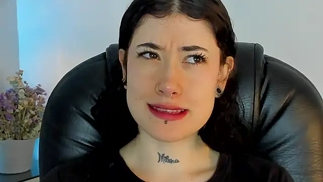 Snapshot of melody_suarez chatting on 01.08.25 melody suarez online show from 01.08.25