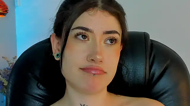 Snapshot of melody_suarez chatting on 01.12.25 melody suarez online show from 01.12.25