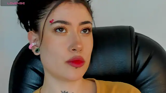 Snapshot of melody_suarez chatting on 01.14.25 melody suarez online show from 01.14.25