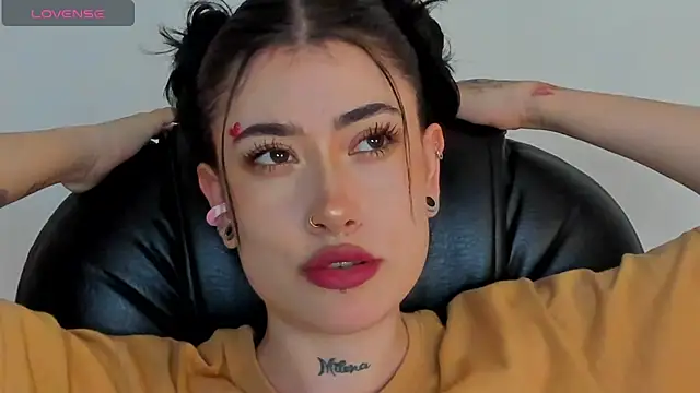 Snapshot of melody_suarez chatting on 01.14.25 melody suarez online show from 01.14.25