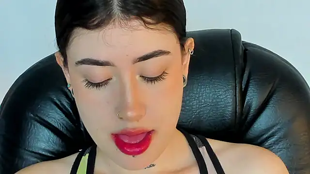 Snapshot of melody_suarez chatting on 01.26.25 melody suarez online show from 01.26.25