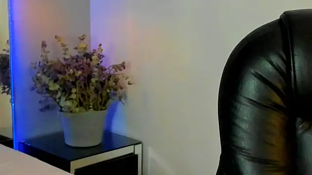 Snapshot of melody_suarez chatting on 02.02.25 melody suarez online show from 02.02.25