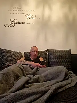 Snapshot of Maiki82 chatting on 01.10.25 Maiki82 online show from 01.10.25