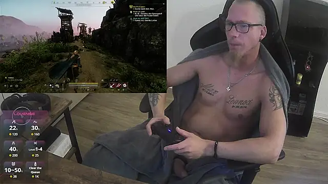 Snapshot of Maiki82 chatting on 11.18.25 Maiki82 online show from 11.18.25