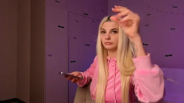 LoveLuna  online show from 10.16.25