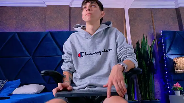 Lion Foster01 online show from 10.24.25