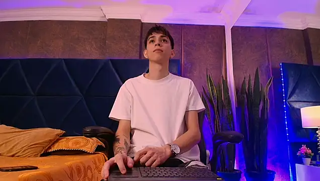 Lion Foster01 online show from 12.03.25