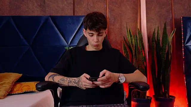 Lion Foster01 online show from 12.13.25