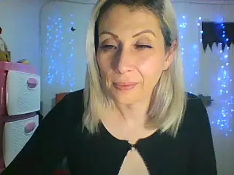 alixia81 online show from 02.18.25