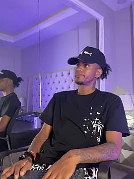 AaronCruz  online show from 02.08.25