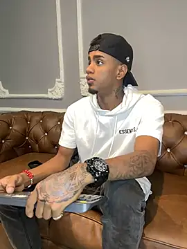 AaronCruz  online show from 02.28.25