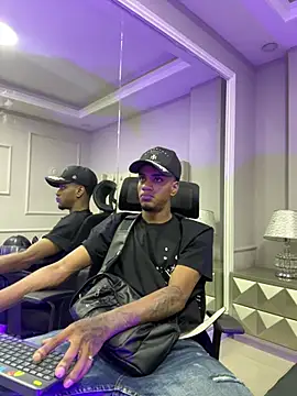 AaronCruz  online show from 03.21.25