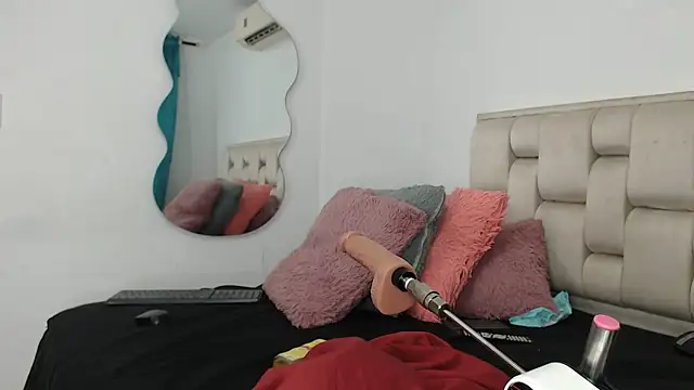 Roxy-Smith online show from 10.16.25