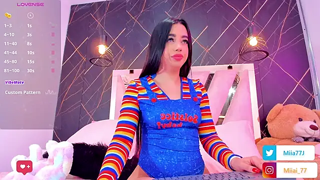 Snapshot of Miia77_ chatting on 10.31.25 Miia77  online show from 10.31.25