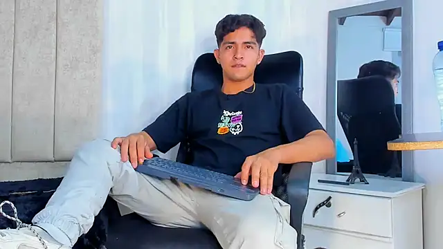 Snapshot of Muichiro_tokito1 chatting on 01.30.25 Muichiro tokito1 online show from 01.30.25