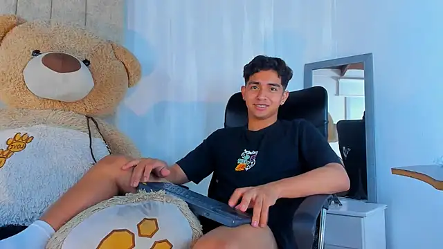 Snapshot of Muichiro_tokito1 chatting on 01.30.25 Muichiro tokito1 online show from 01.30.25