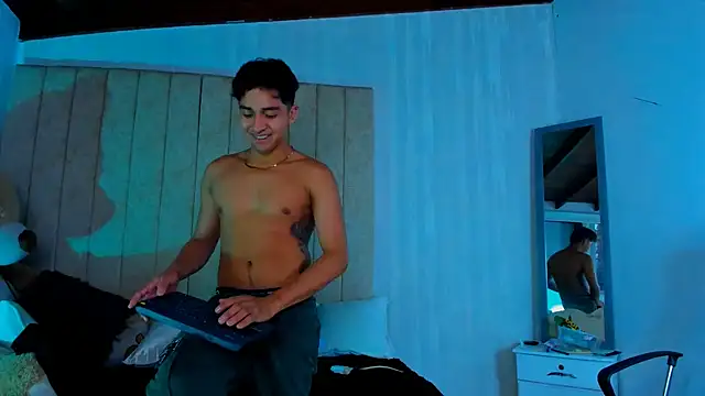 Snapshot of Muichiro_tokito1 chatting on 02.02.25 Muichiro tokito1 online show from 02.02.25